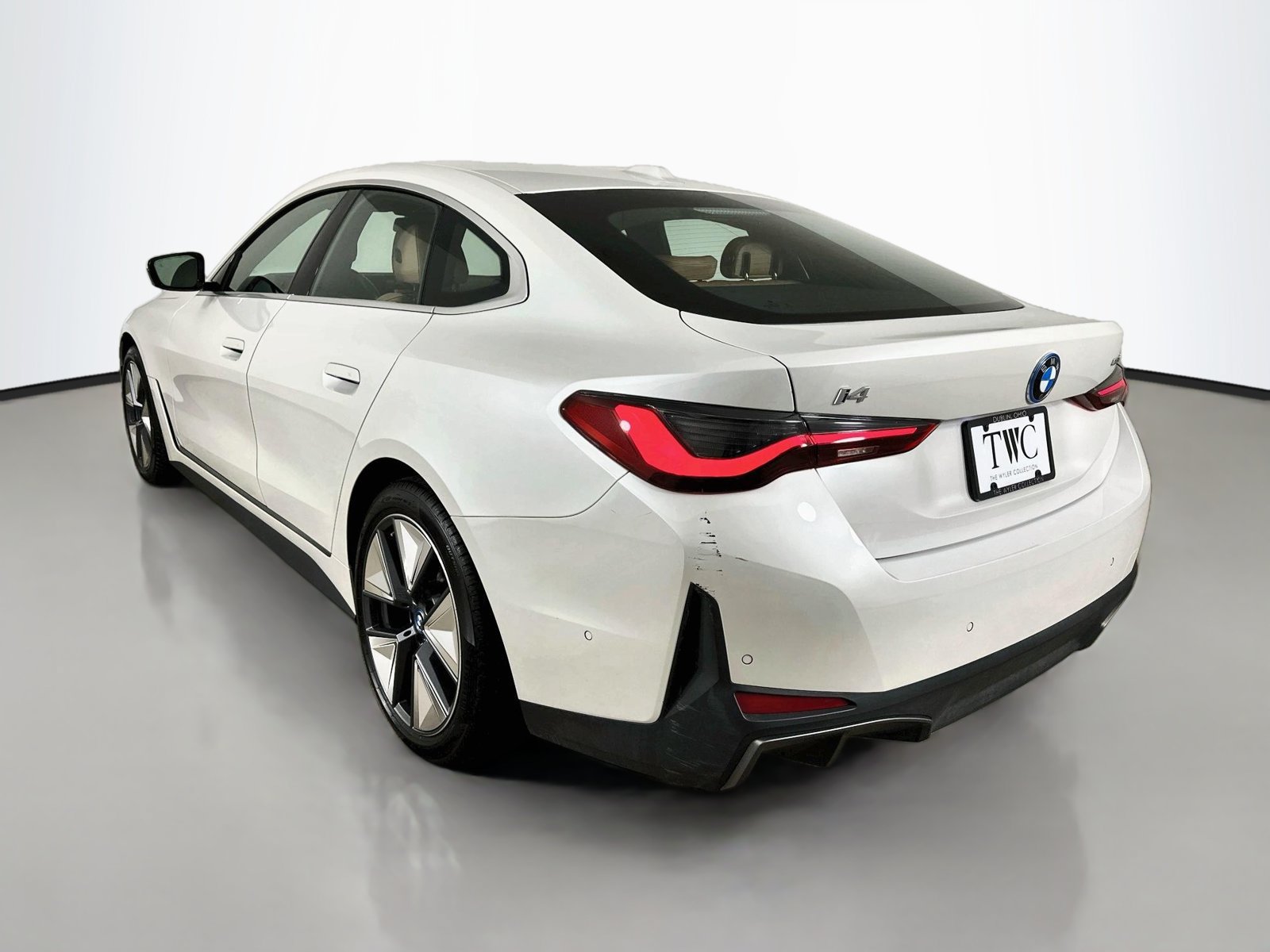 Used 2024 BMW i4 eDrive35 w/ Premium Package RWD image 7