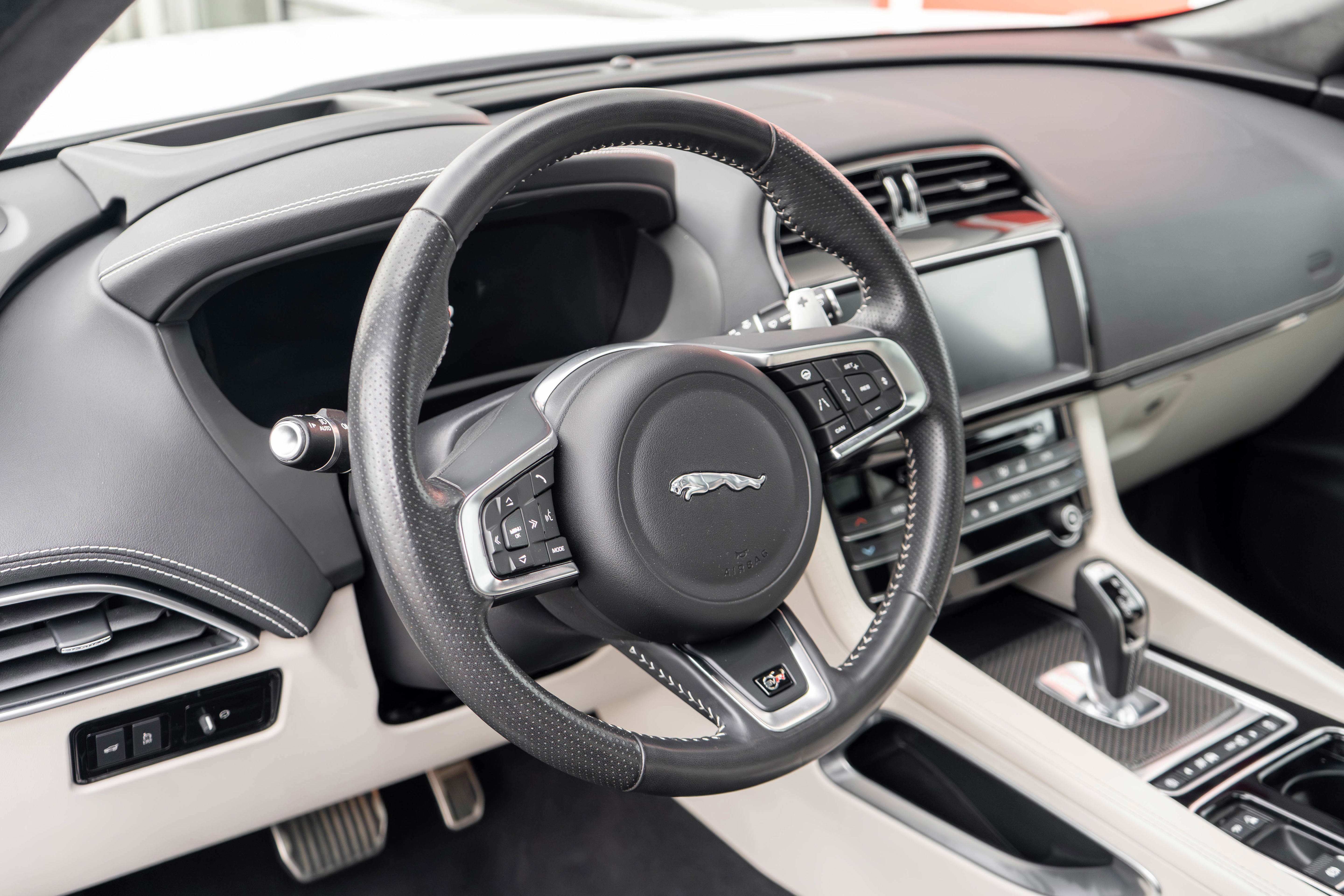 Used 2019 Jaguar F-PACE SVR AWD/4WD image 13