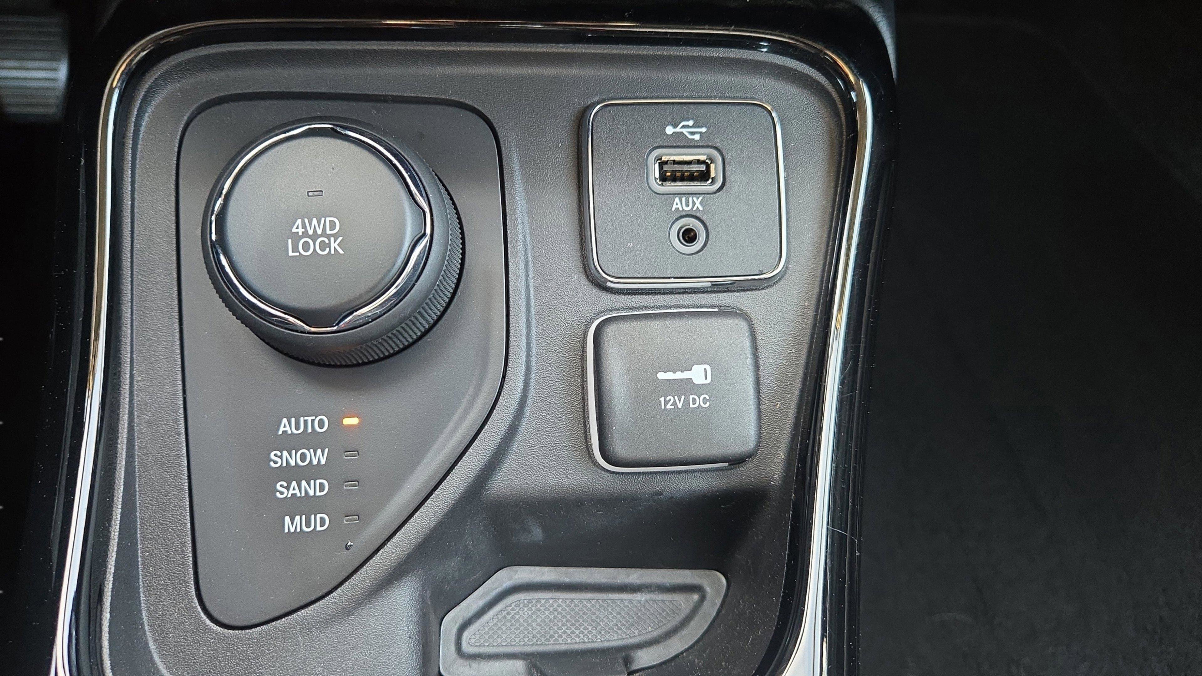 Used 2017 Jeep Compass Limited image 18