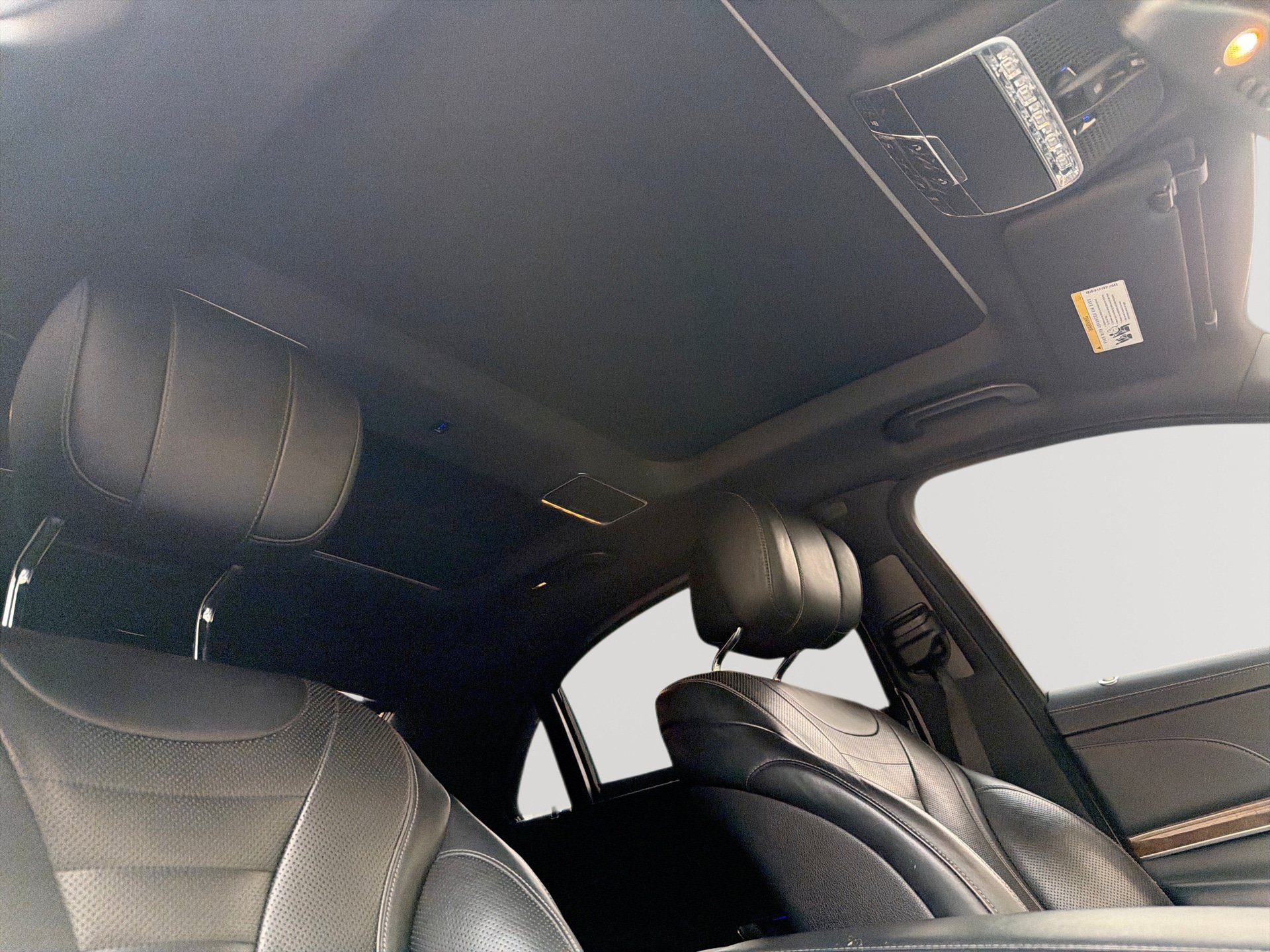 Used 2016 Mercedes-Benz S 550 4MATIC Sedan w/ Premium Package image 16