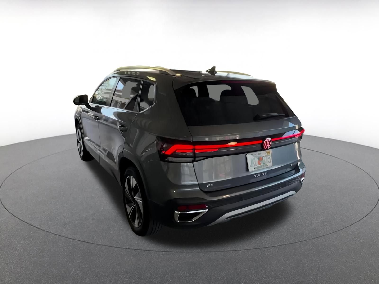 Used 2025 Volkswagen Taos SE image 13