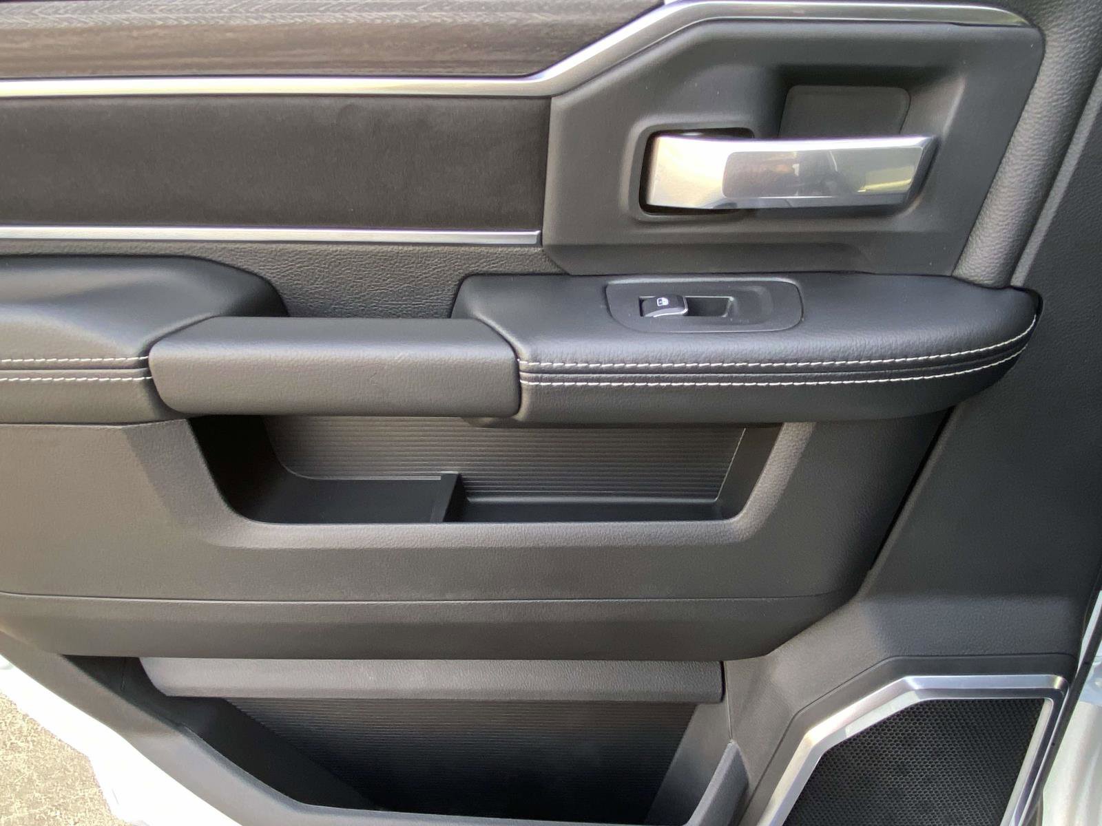 Used 2025 RAM 2500 Laramie w/ Night Edition image 13