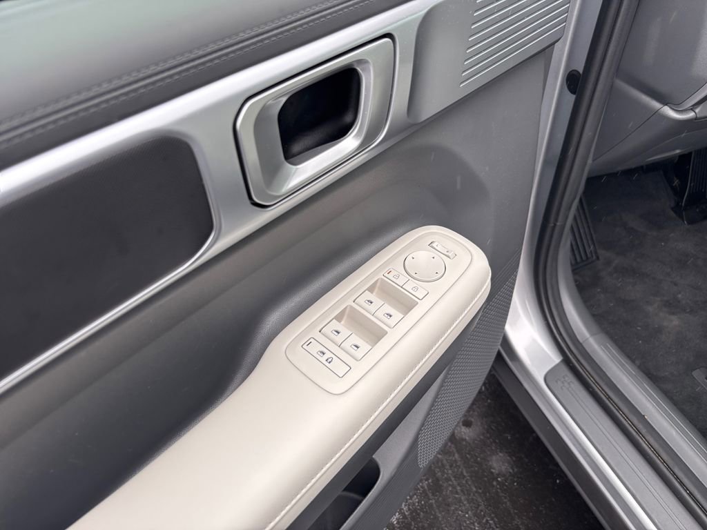 Used 2025 Hyundai Santa Fe SEL image 24