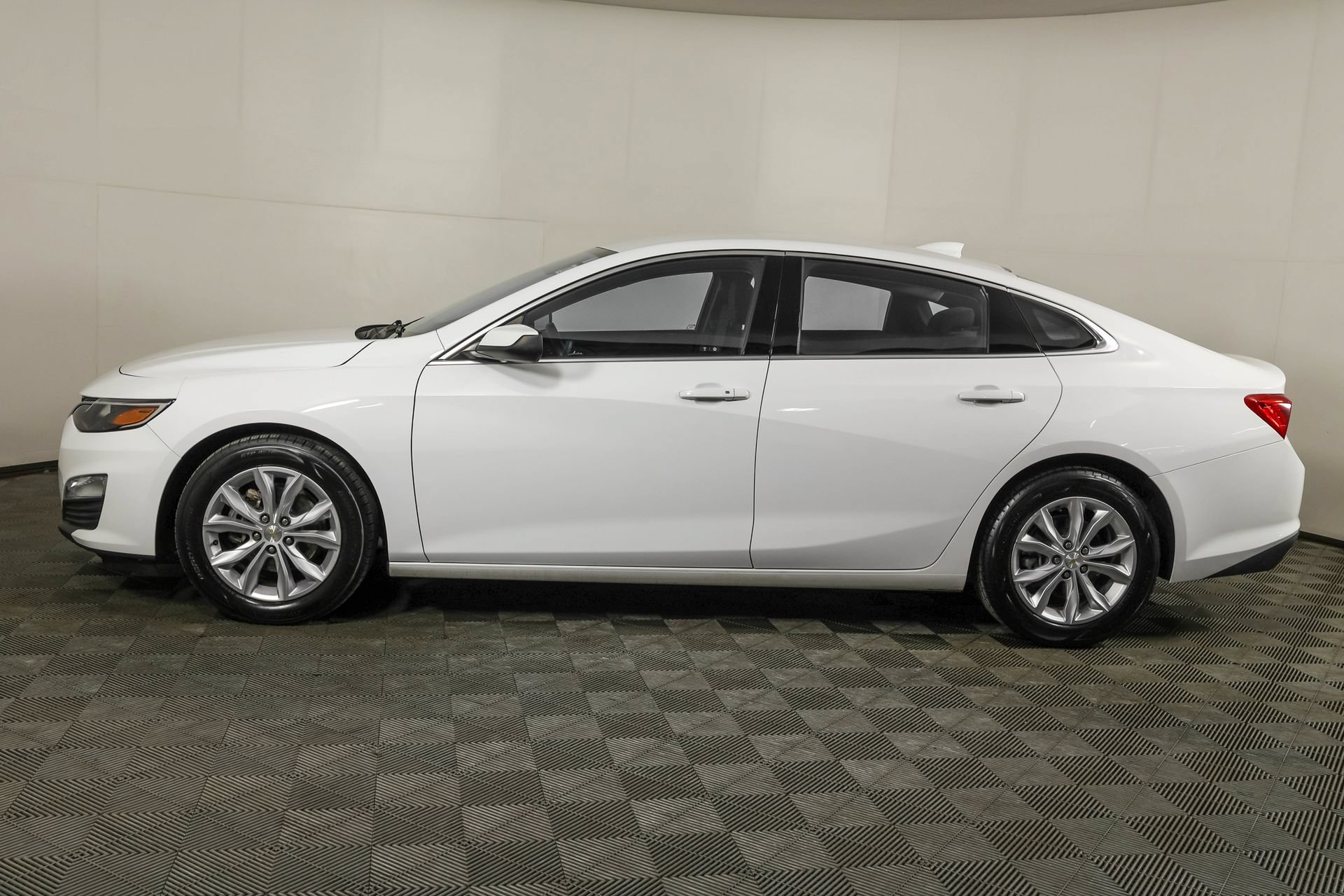 Used 2023 Chevrolet Malibu LT FWD image 19