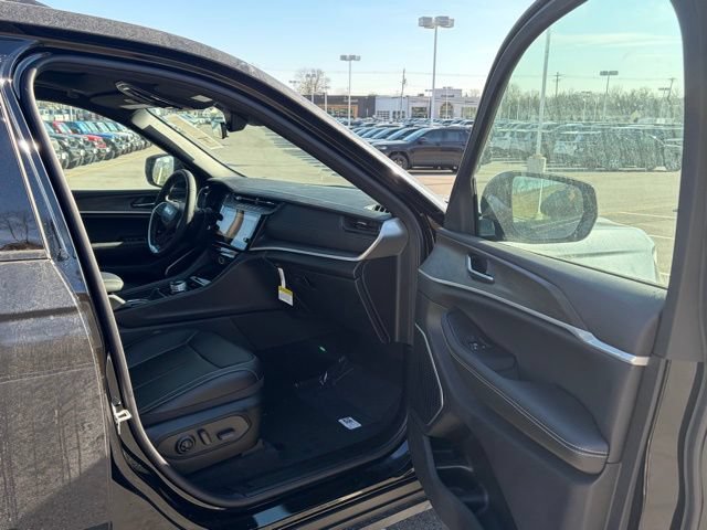 New 2026 Jeep Grand Cherokee Limited w/ Limited Altitude Package AWD/4WD image 28