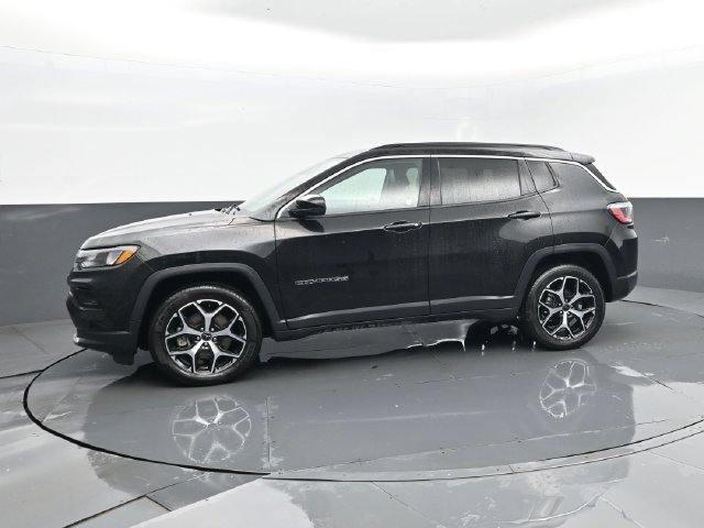 Used 2025 Jeep Compass Limited AWD/4WD image 5