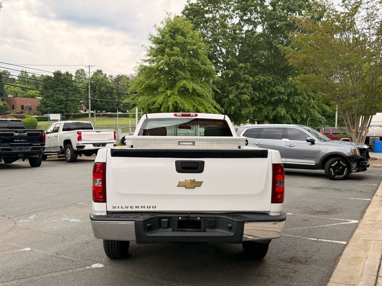 Used 2011 Chevrolet Silverado 1500 W/T RWD image 3