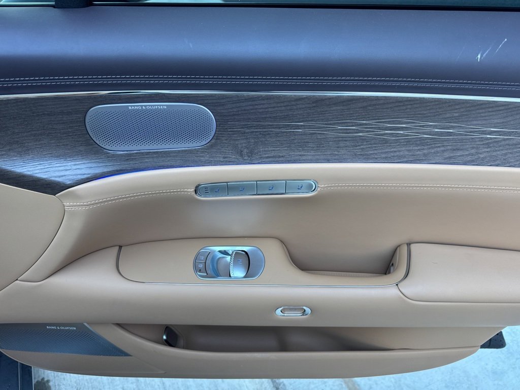 Used 2025 Genesis G90 3.5T image 18