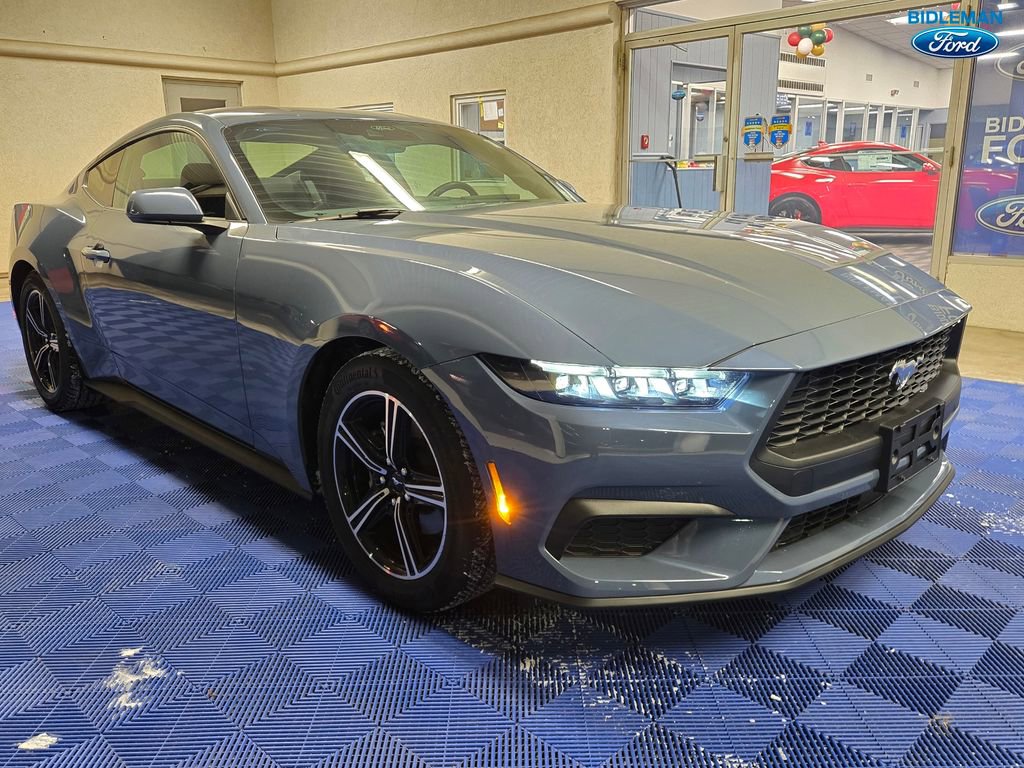 Used 2025 Ford Mustang EcoBoost image 1