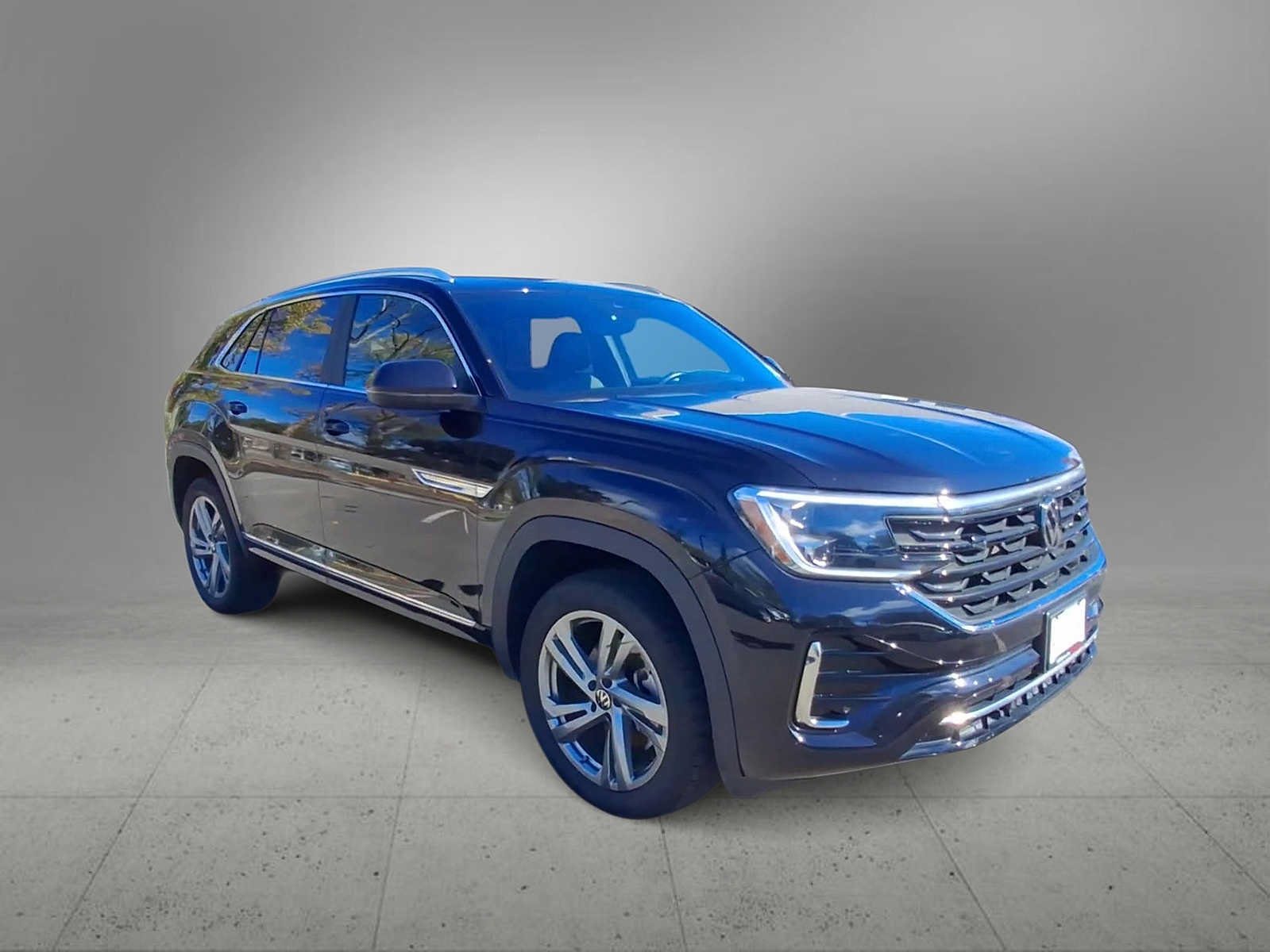 Used 2024 Volkswagen Atlas Cross Sport SEL R-Line AWD/4WD image 2
