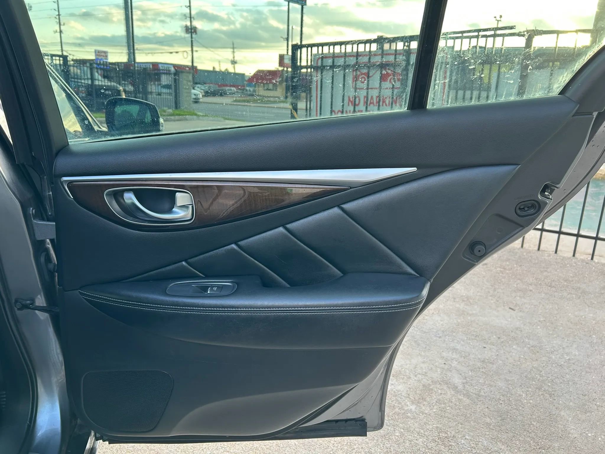 Used 2014 INFINITI Q50 Premium w/ Technology Package RWD image 16