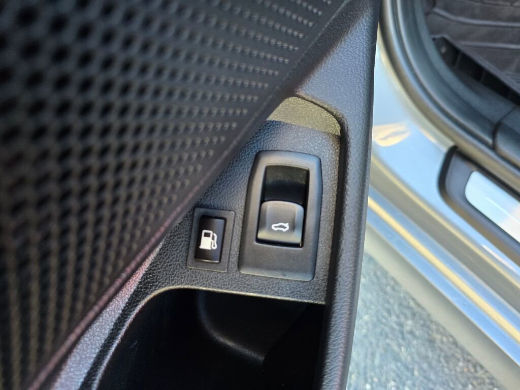 Used 2023 BMW 330e w/ Premium Package image 15