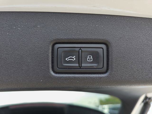 Used 2025 Audi Q5 Premium w/ Convenience Package AWD/4WD image 17