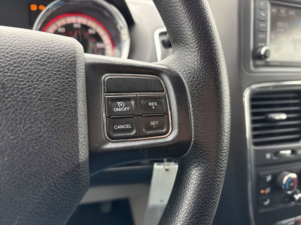 Used 2018 Dodge Grand Caravan SE w/ UConnect Hands-Free Group image 21