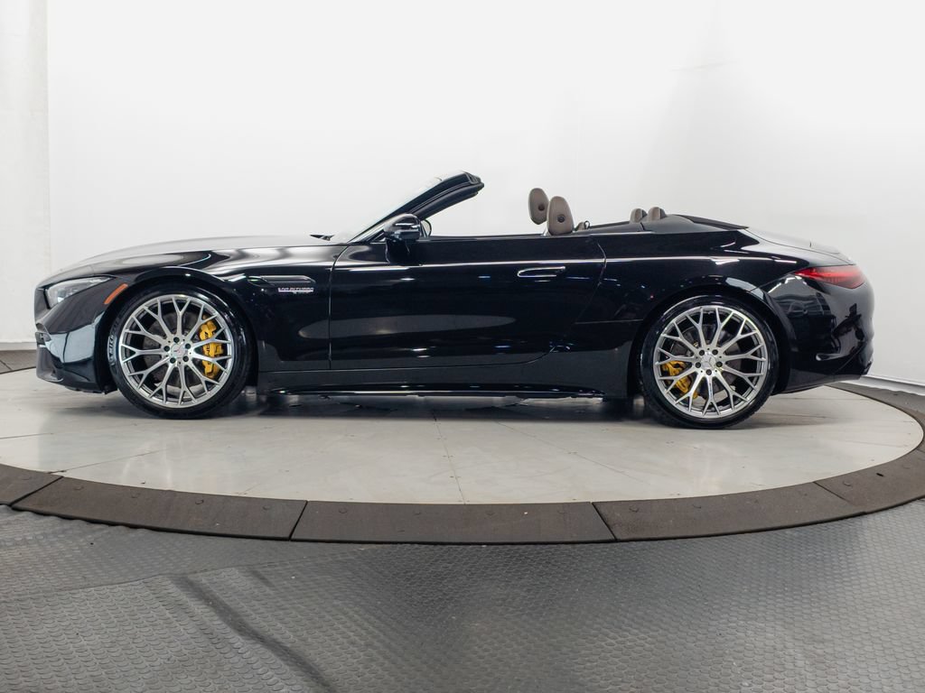 Used 2022 Mercedes-Benz SL 55 AMG 4MATIC w/ Driver Assistance Package image 5