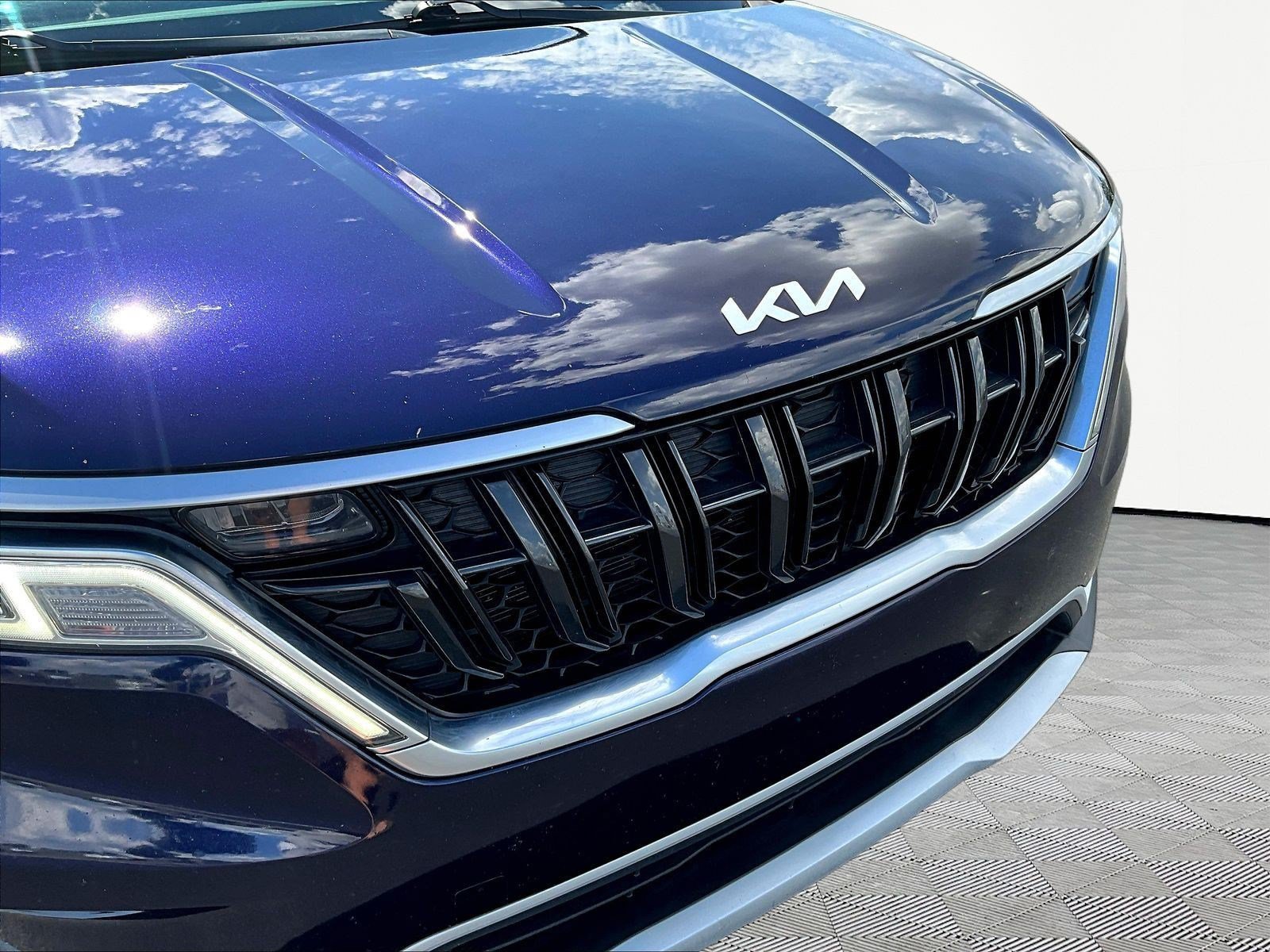 Used 2022 Kia Carnival LX FWD image 33