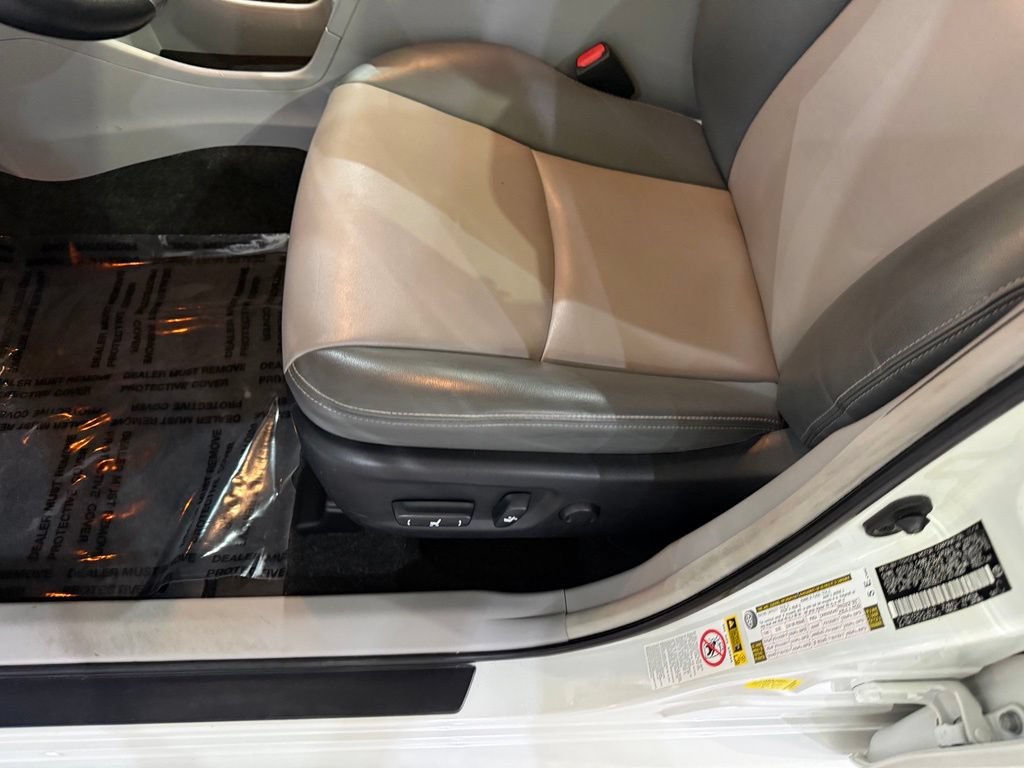 Used 2015 Toyota Prius V Five w/ Advanced Technology Package FWD image 23