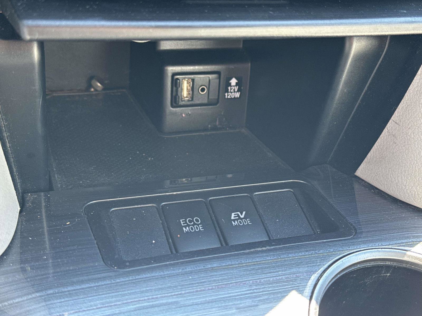 Used 2014 Toyota Camry LE image 24