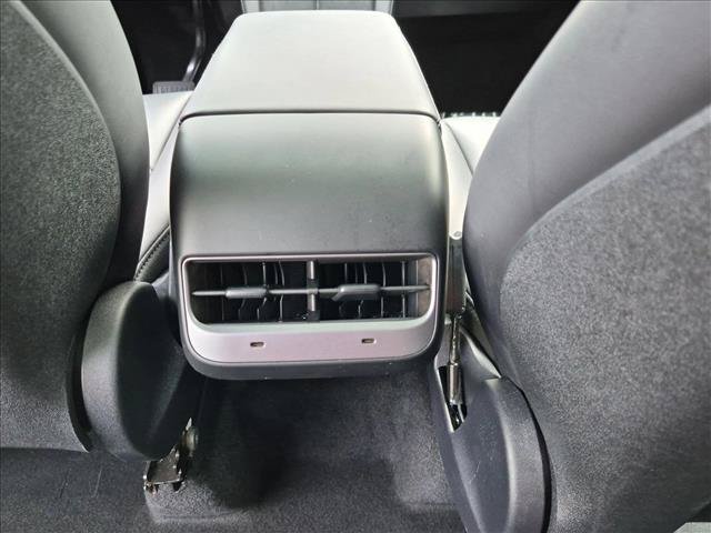 Used 2024 Tesla Model Y Long Range AWD/4WD image 19