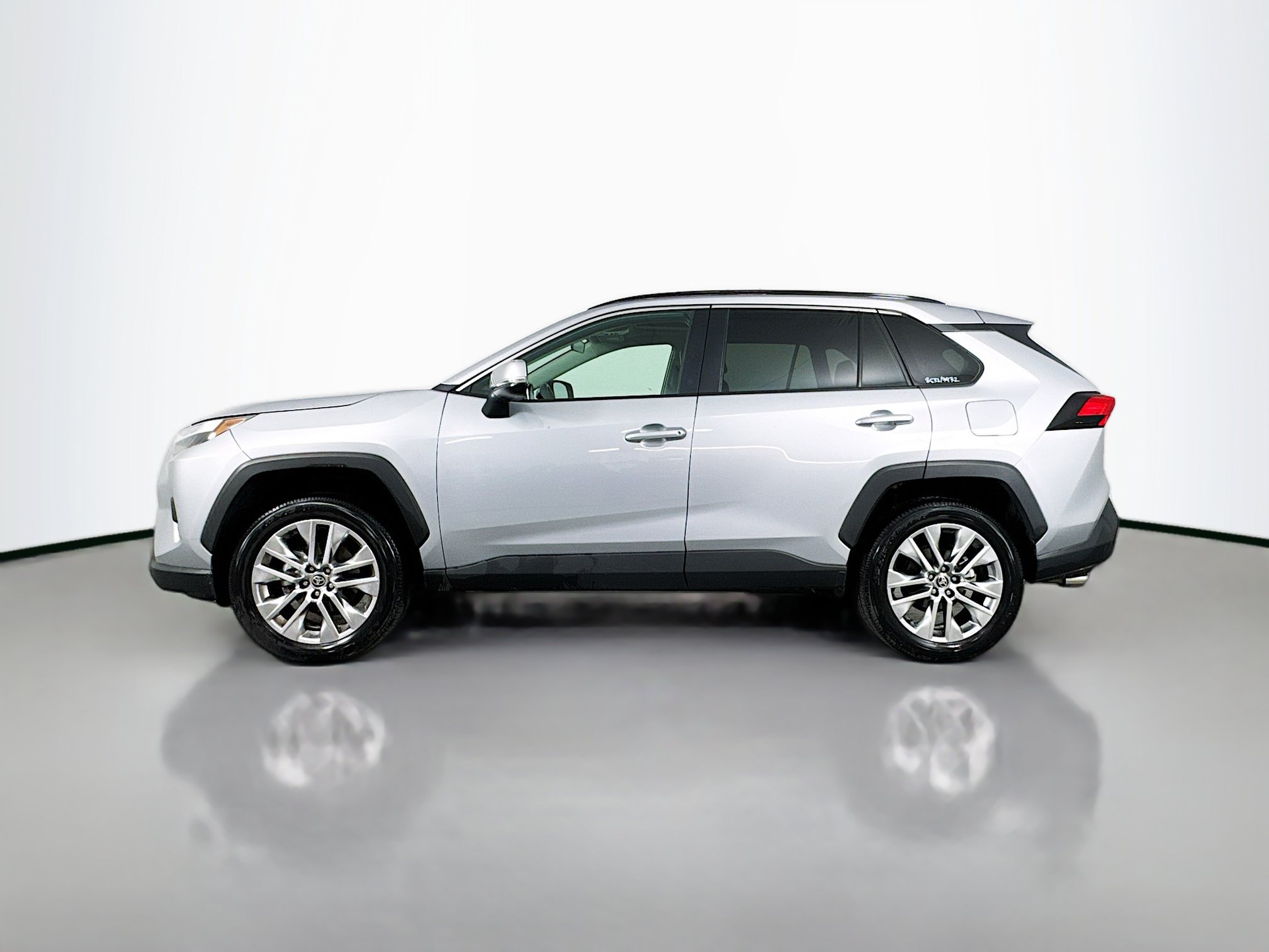 Certified 2025 Toyota RAV4 XLE Premium AWD/4WD image 4