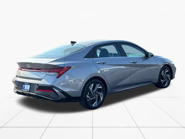Used 2025 Hyundai Elantra SEL FWD image 6