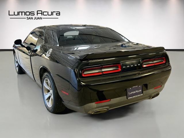 Used 2015 Dodge Challenger SXT RWD image 5