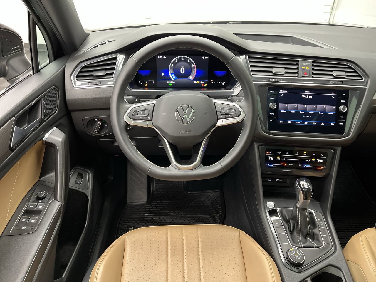 Used 2022 Volkswagen Tiguan SE AWD/4WD image 13
