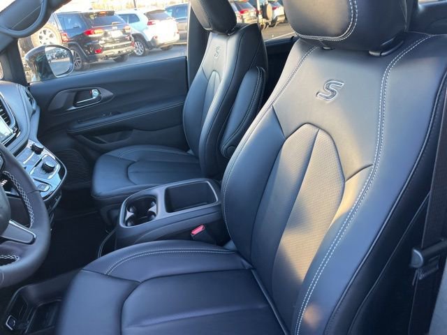 Used 2026 Chrysler Pacifica Select w/ S Appearance Package FWD image 8