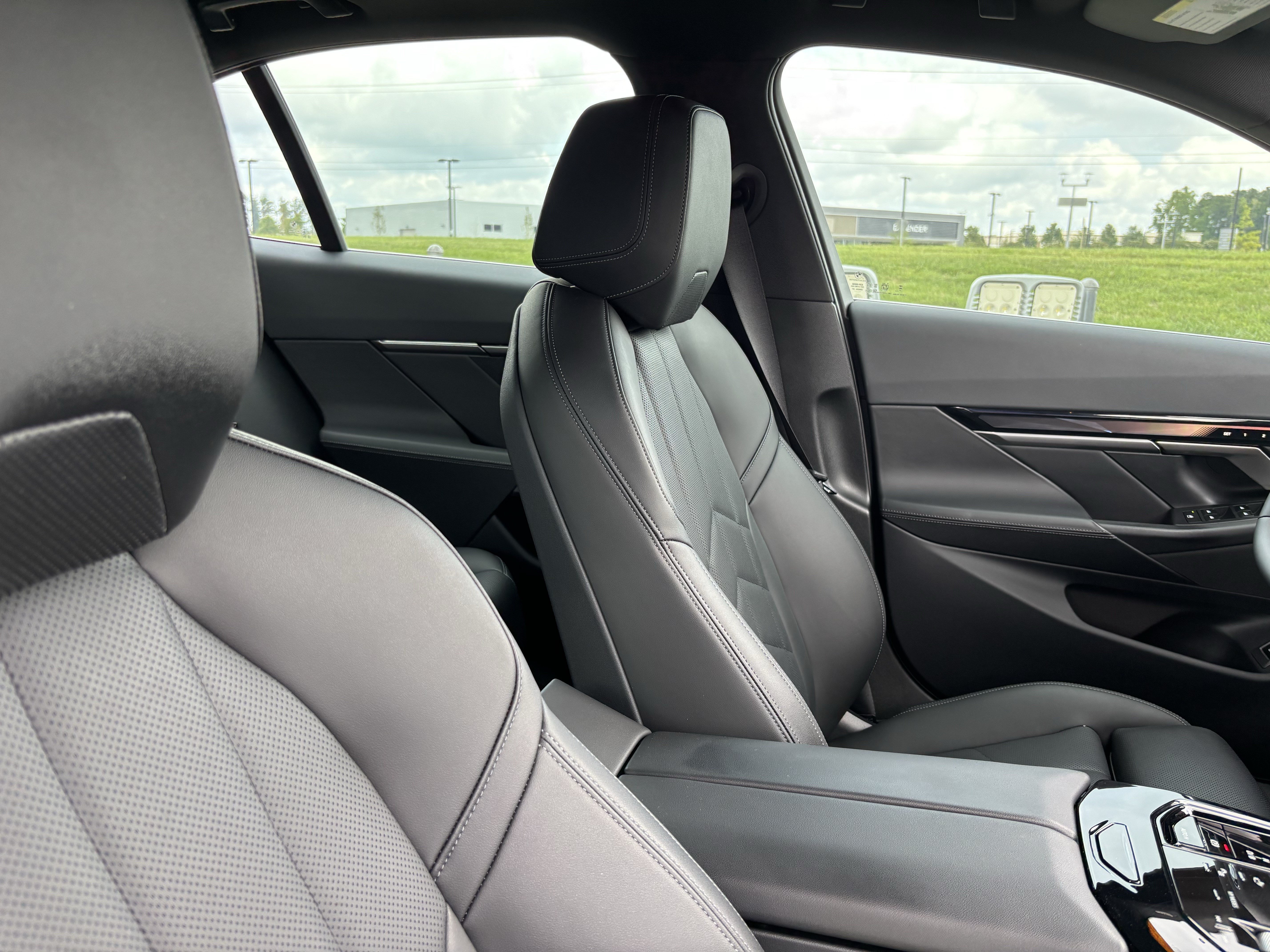 Used 2024 BMW i5 eDrive40i w/ Convenience Package RWD image 35