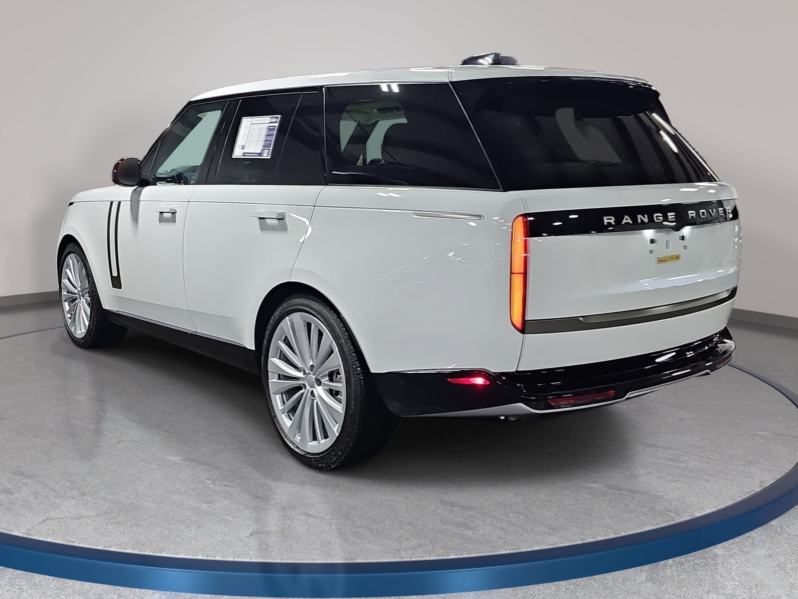 Used 2025 Land Rover Range Rover SE AWD/4WD image 7