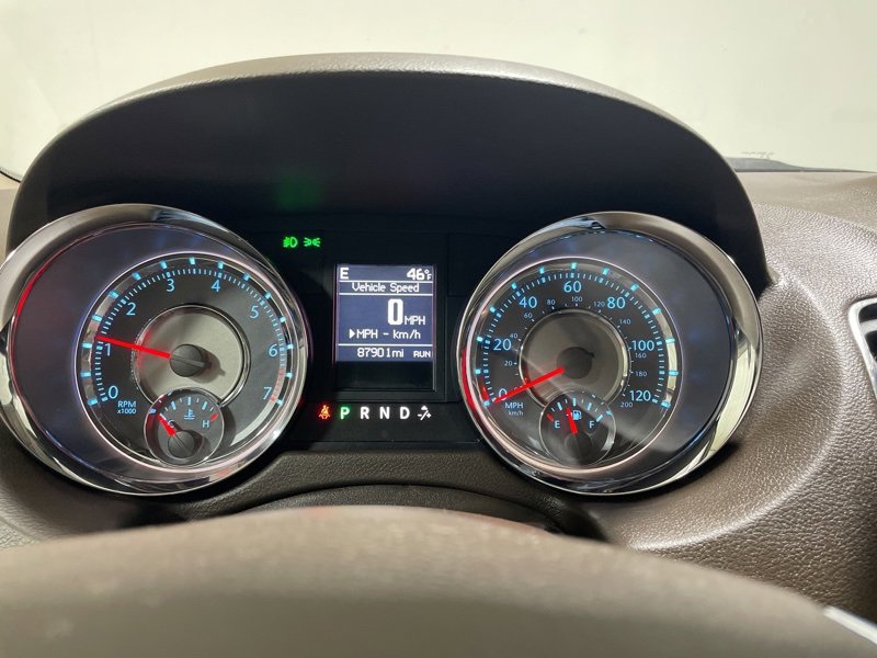 Used 2012 Chrysler Town & Country Limited w/ Luxury Group image 28