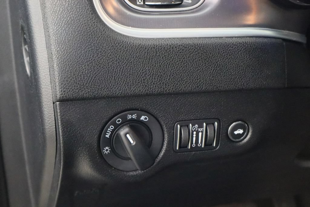 Used 2021 Dodge Charger SXT RWD image 14