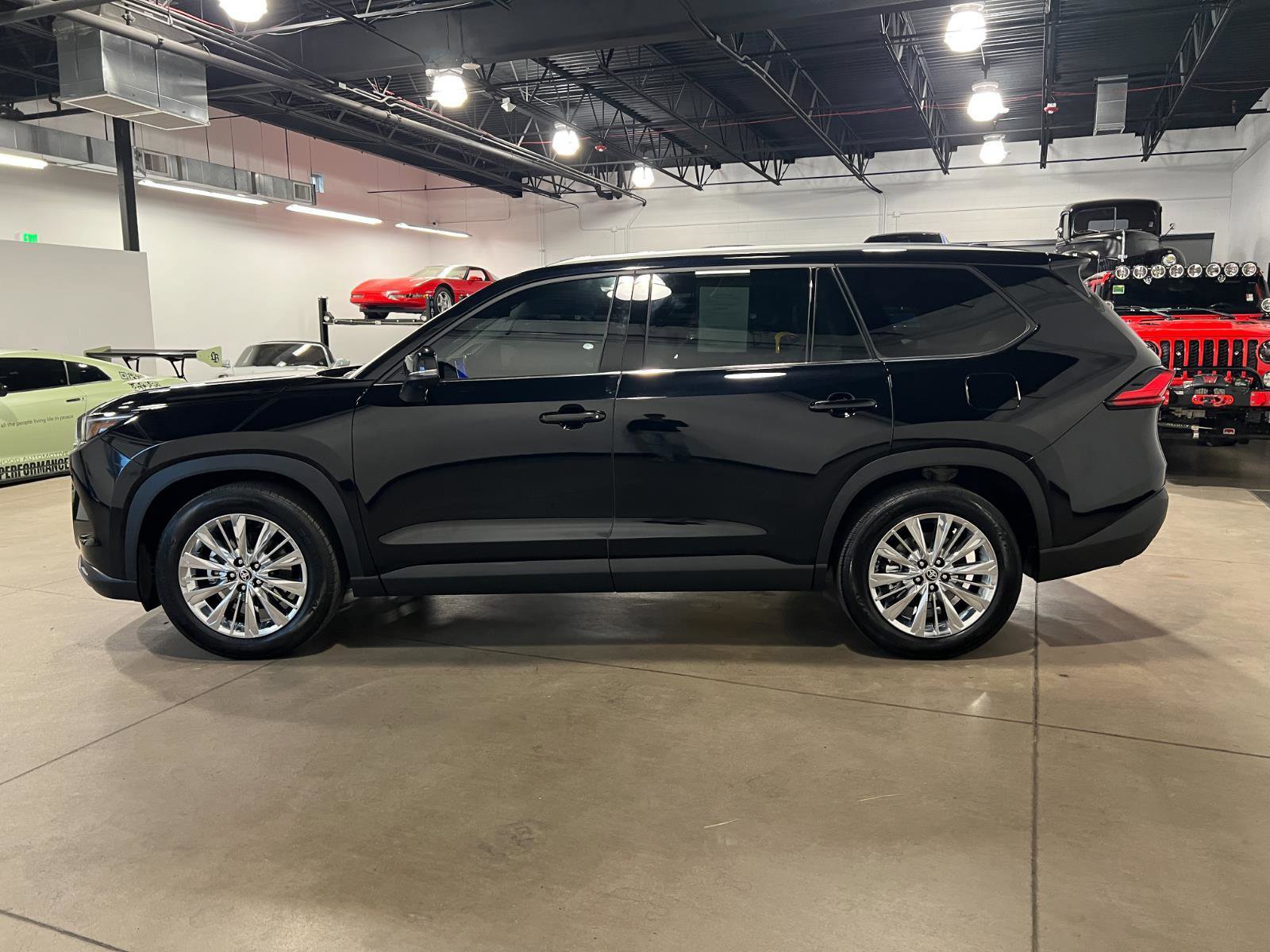 Used 2024 Toyota Grand Highlander AWD image 6