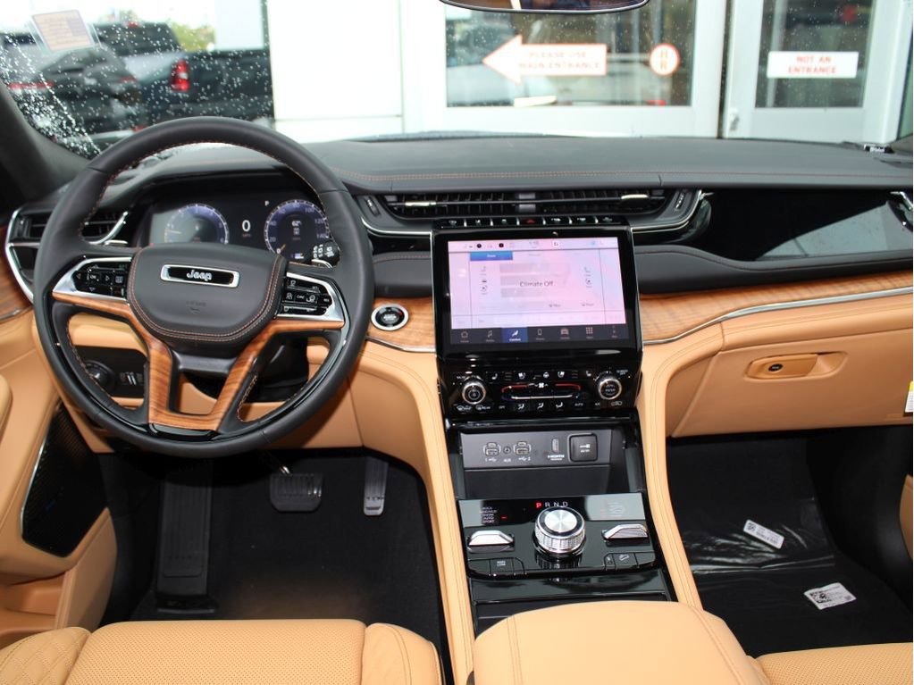 New 2025 Jeep Grand Cherokee Summit image 25