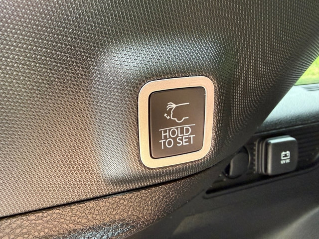 Used 2025 Jeep Grand Cherokee Altitude AWD/4WD image 16
