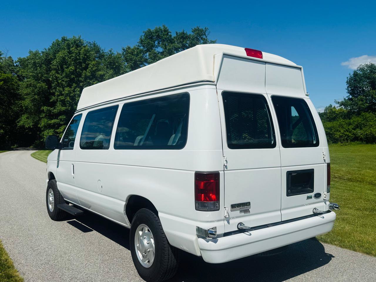 Used 2012 Ford E-250 and Econoline 250 w/ PWR Group RWD image 3