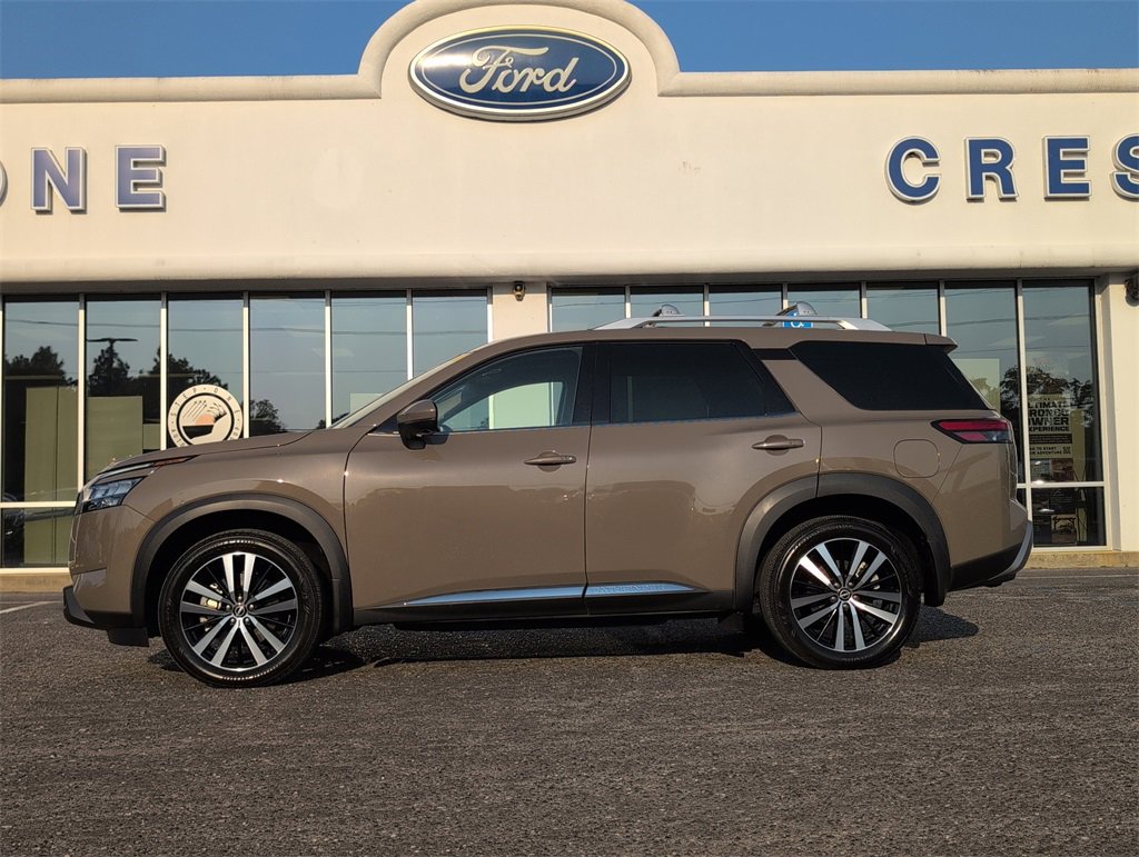 Used 2024 Nissan Pathfinder Platinum image 9