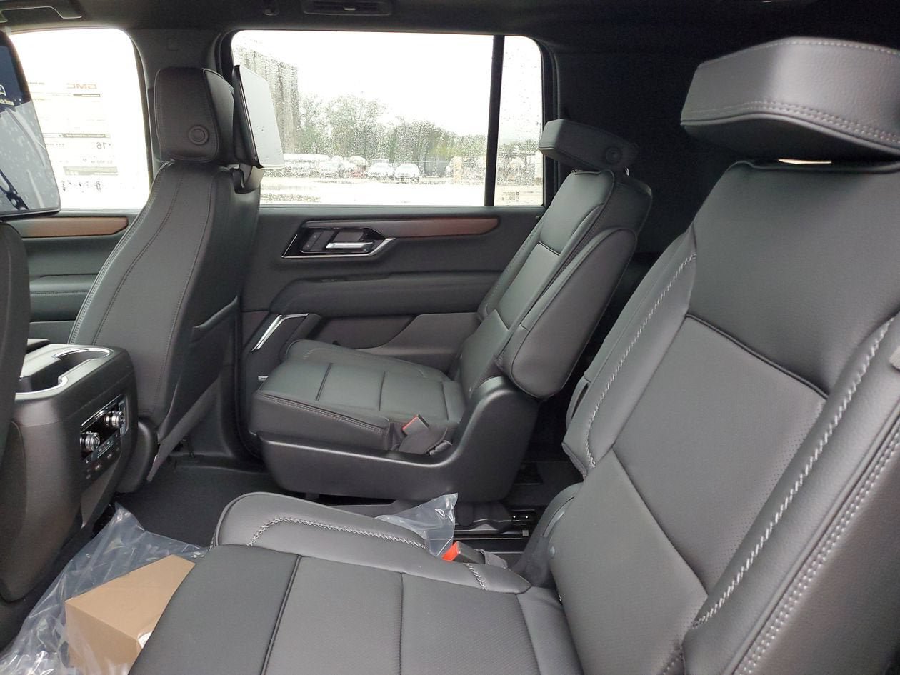 New 2026 GMC Yukon XL Denali w/ Denali Reserve Package AWD/4WD image 11