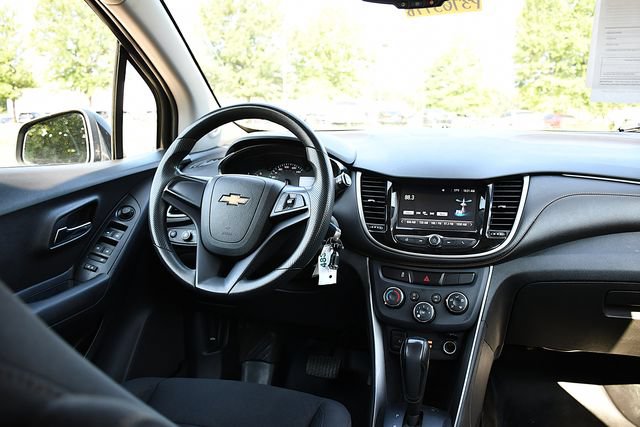 Used 2017 Chevrolet Trax LS FWD image 19