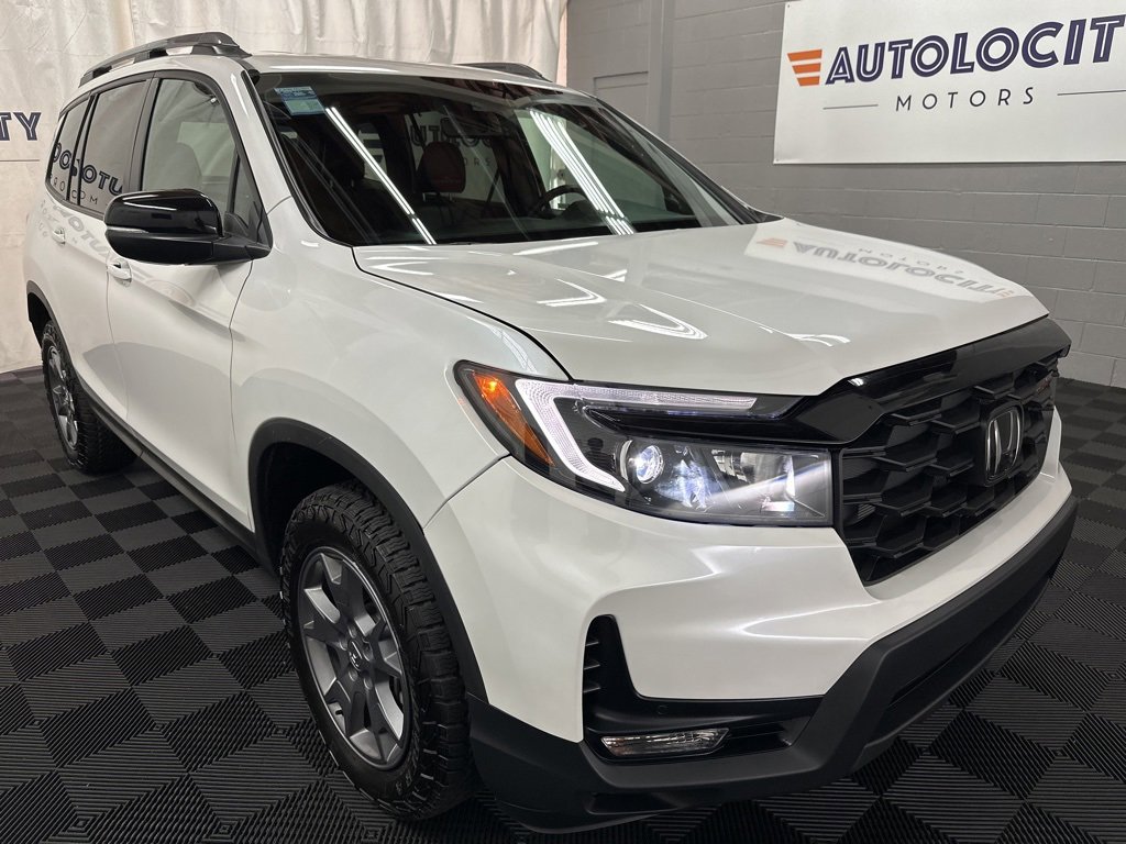 Used 2024 Honda Passport TrailSport image 3