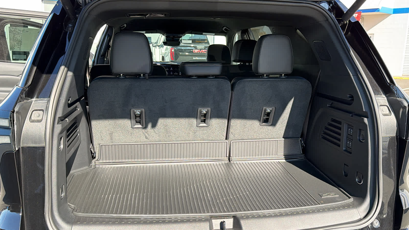 Used 2025 Chevrolet Traverse High Country w/ LPO, Floor Liner Package AWD/4WD image 27