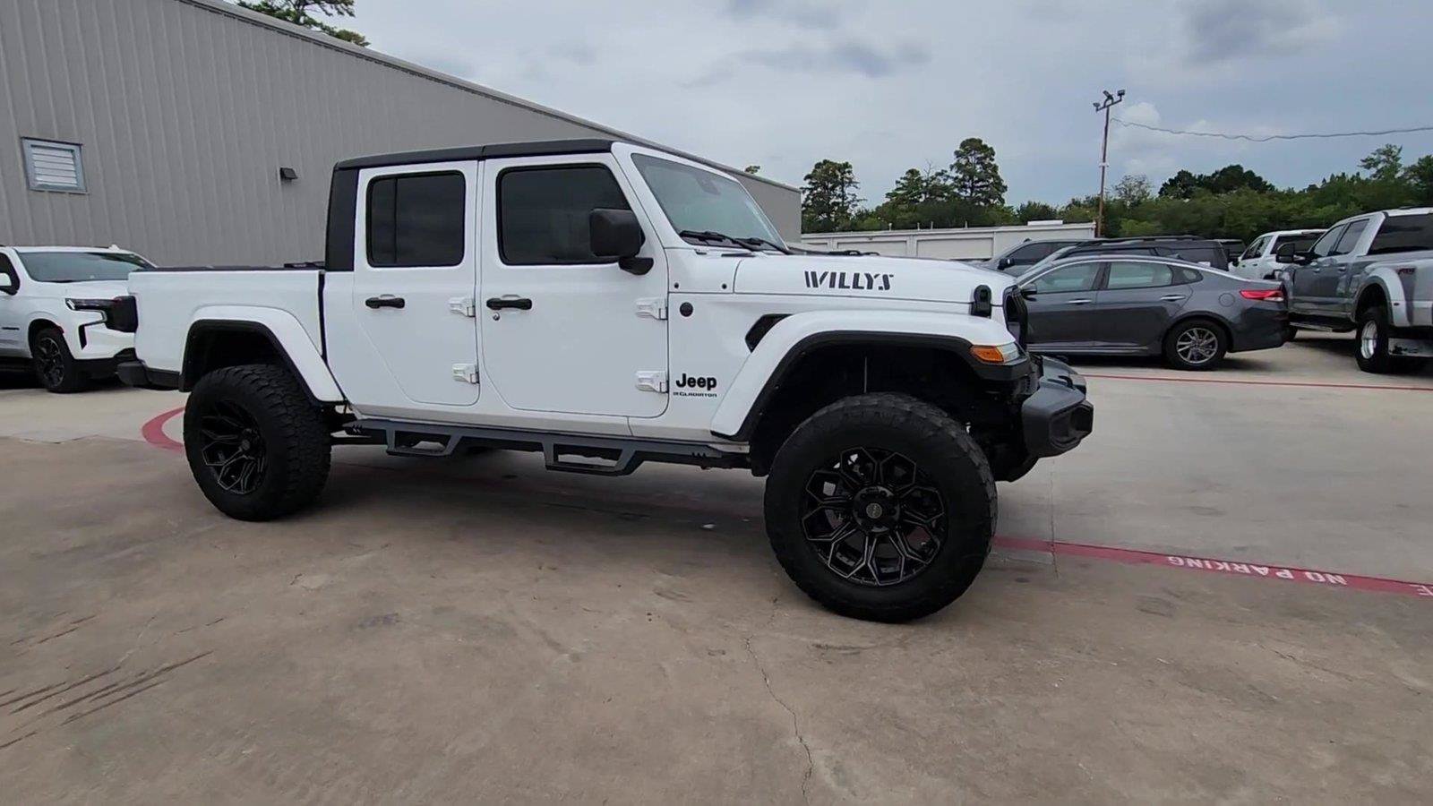 Used 2024 Jeep Gladiator Sport AWD/4WD image 2