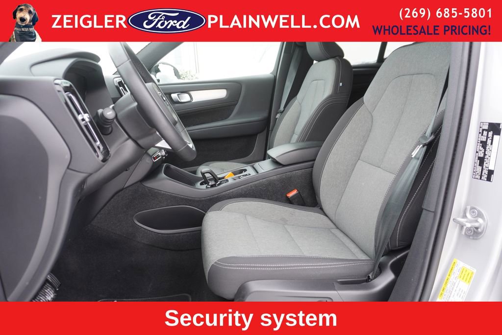 Used 2024 Volvo XC40 B5 Core image 14