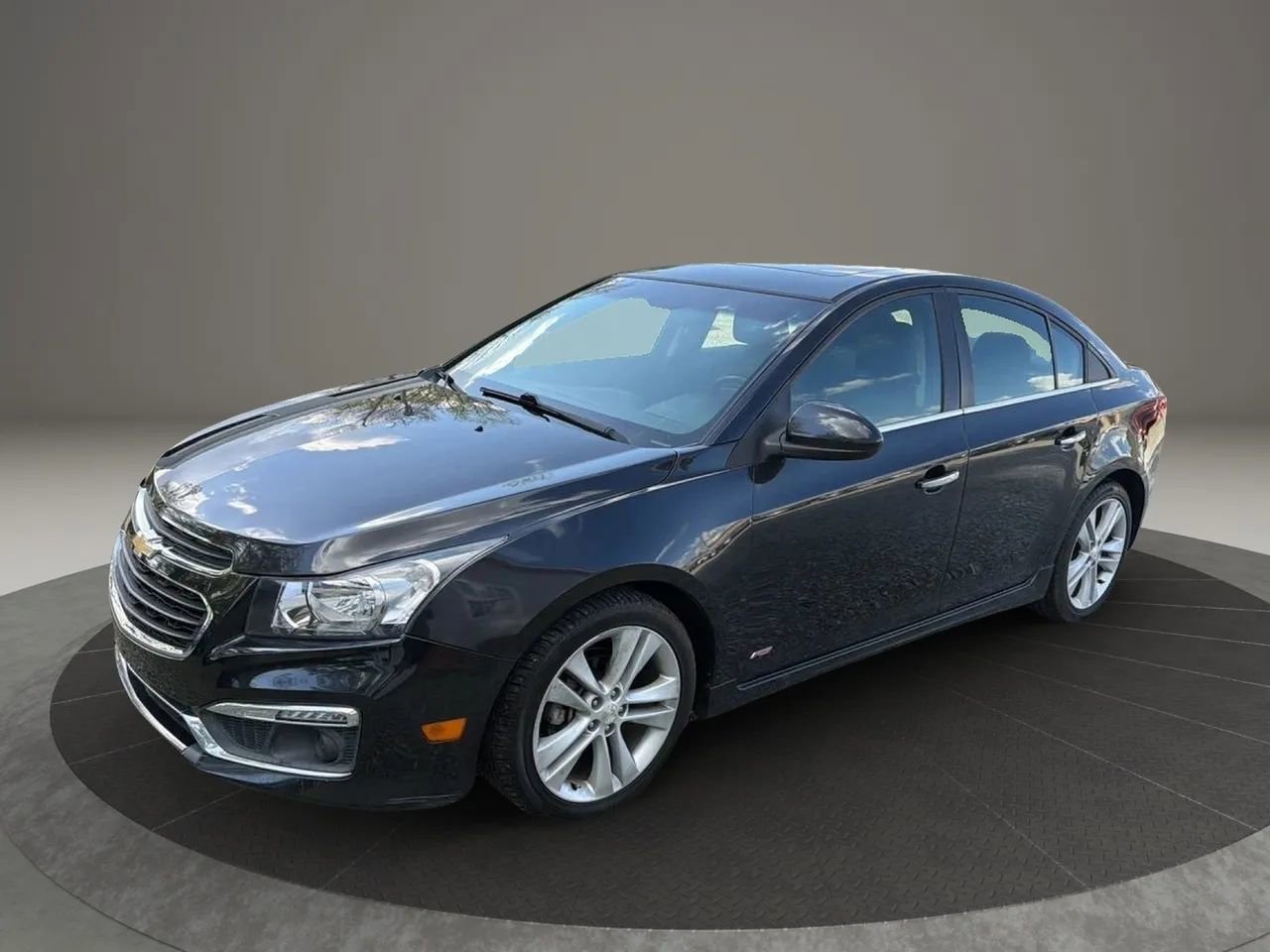 Used 2015 Chevrolet Cruze LTZ w/ Sun, Sound and Sport Package FWD image 2