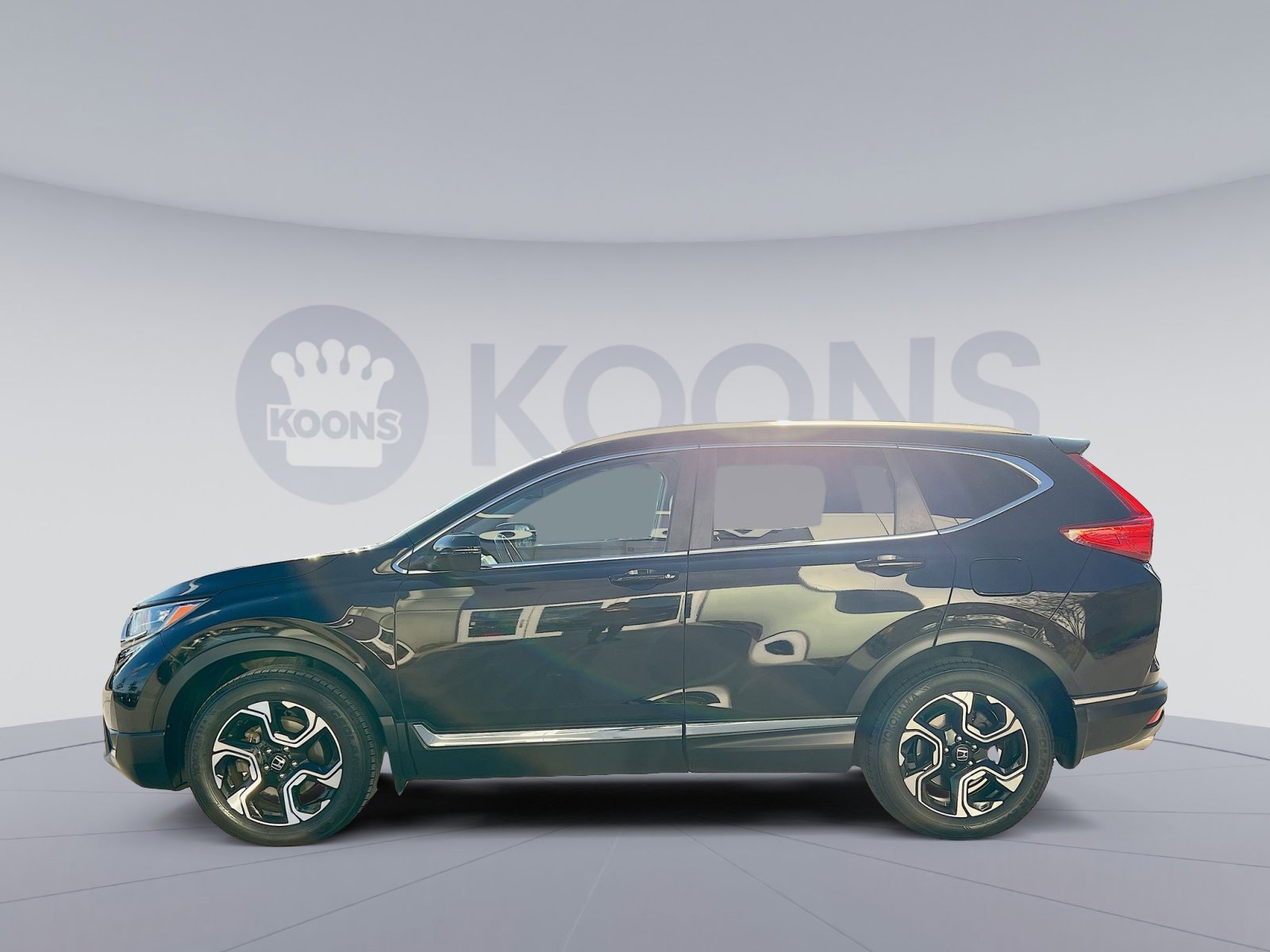 Used 2018 Honda CR-V Touring image 2