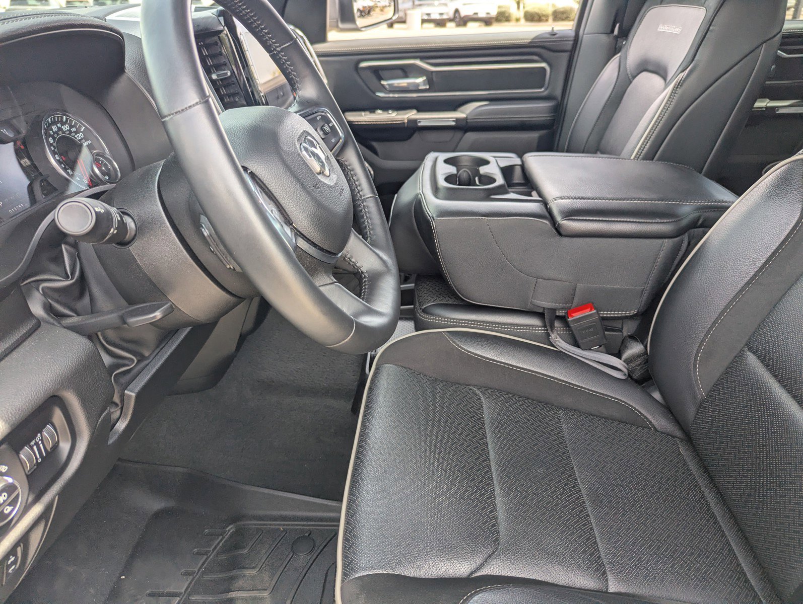 Used 2024 RAM 1500 Laramie AWD/4WD image 27