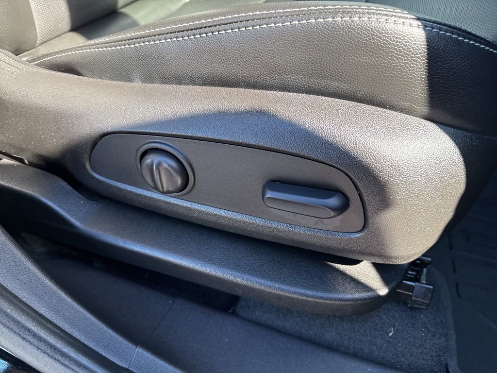 Certified 2024 GMC Terrain SLT w/ Infotainment Package II image 32