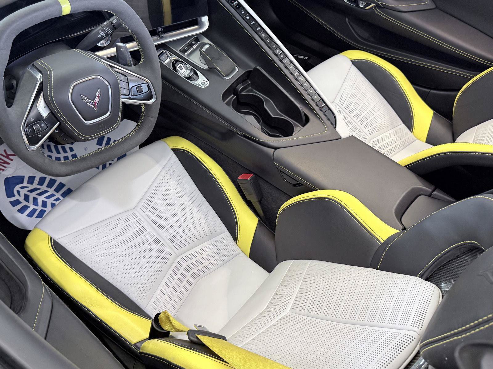 Used 2022 Chevrolet Corvette Stingray Premium Conv w/ Z51 Performance Package RWD image 10