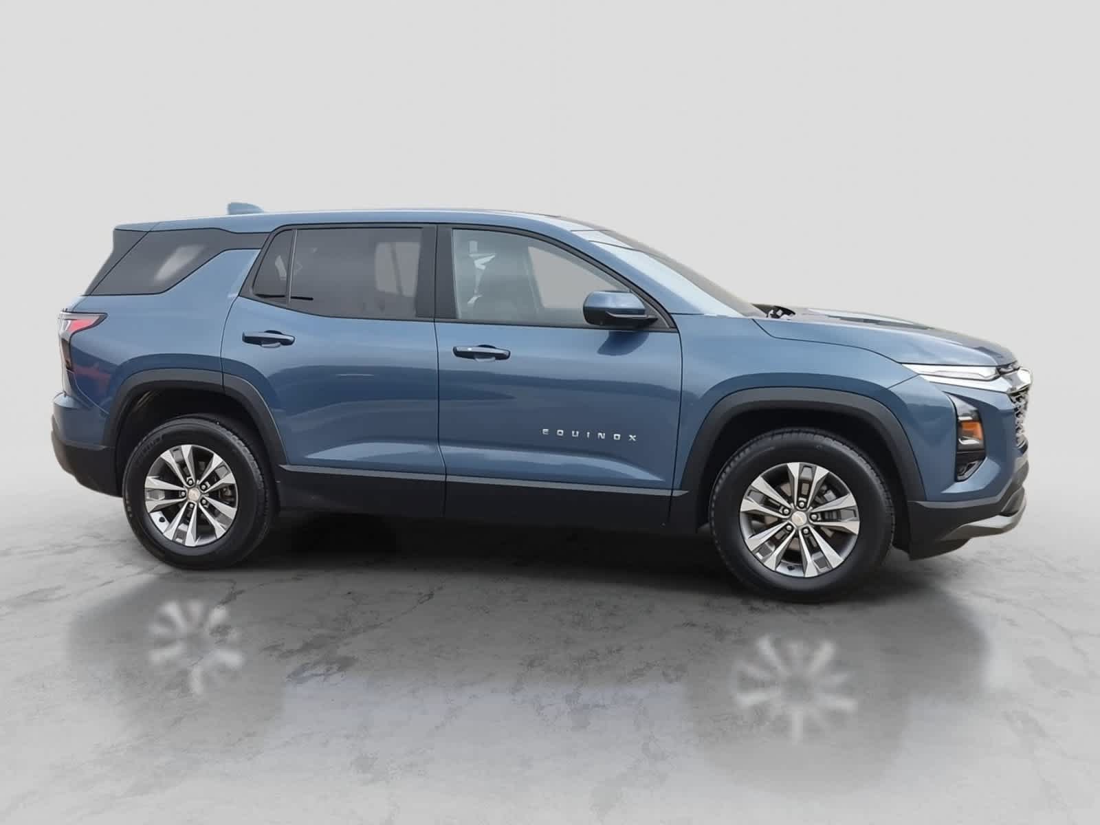 Used 2025 Chevrolet Equinox LT w/ Safety and Technology Package AWD/4WD image 9