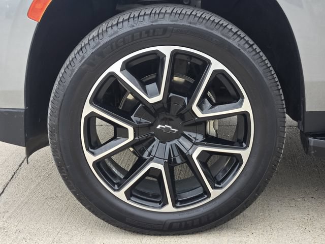 Used 2023 Chevrolet Suburban RST w/ Luxury Package AWD/4WD image 9